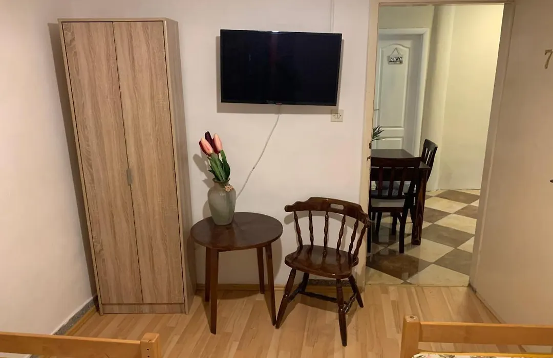 Viktor Rooms-1