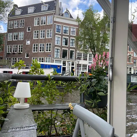 Houseboat Bonnie-2