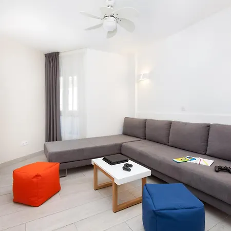 Playaolid Suites & Apartments-3