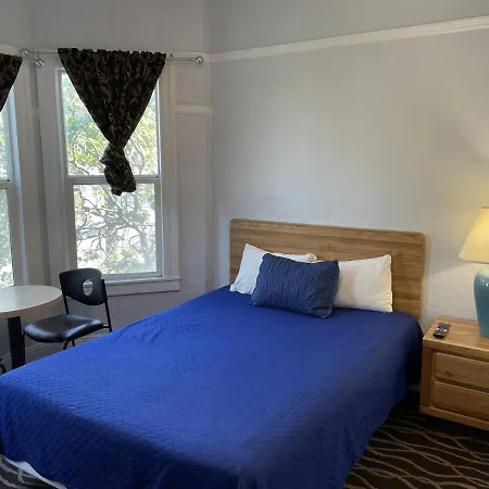 Twin Peaks Hotel-2