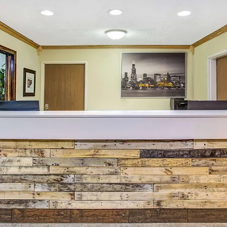 Days Inn By Wyndham Great Lakes Naval Base-2