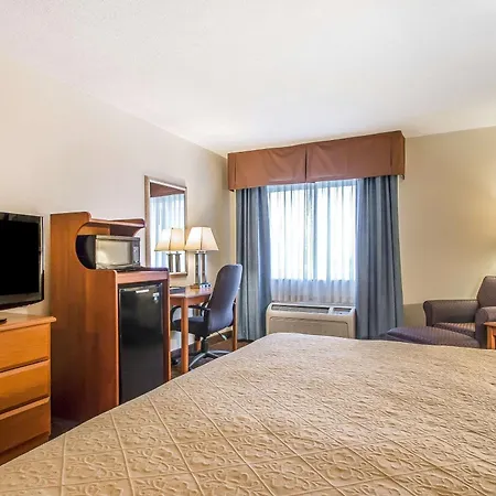 Quality Inn Morris I-80-2