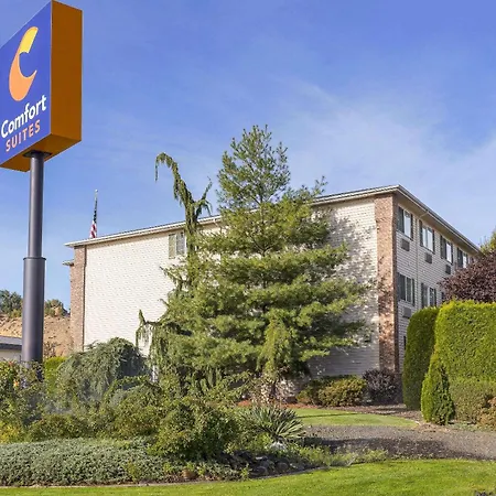 Comfort Suites Yakima-3