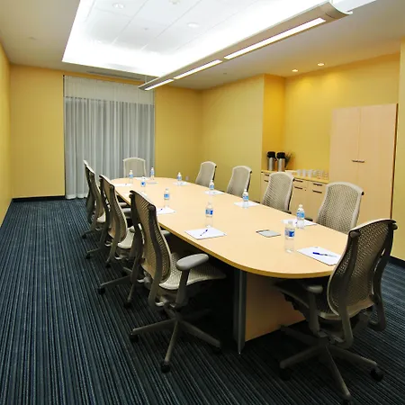 Holiday Inn & Suites Montreal Airport By Ihg-2