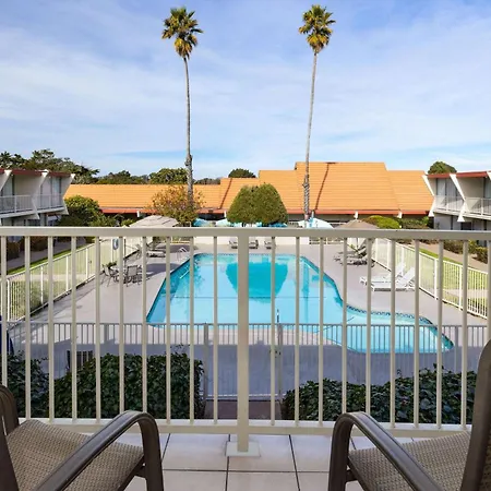 Travelodge By Wyndham Monterey Bay-3