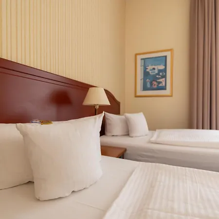 Akzent Hotel Am Goldenen Strauss-2