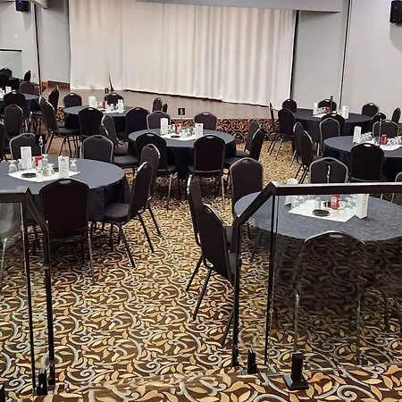Ramada By Wyndham London-2