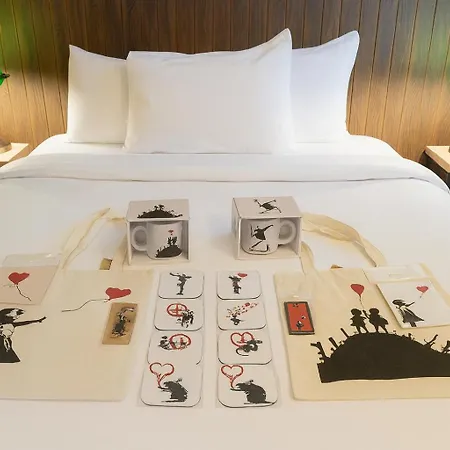 Walled Off Hotel Paris-2