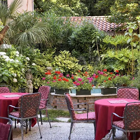 Hotel Amadeus-3
