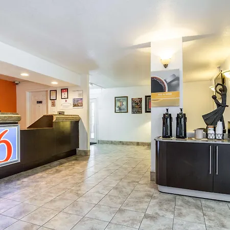 Motel 6 Glendale Phoenix-3