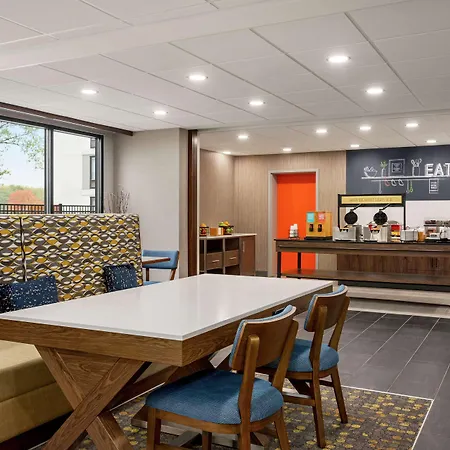 Hampton Inn Kansas City - Airport-3