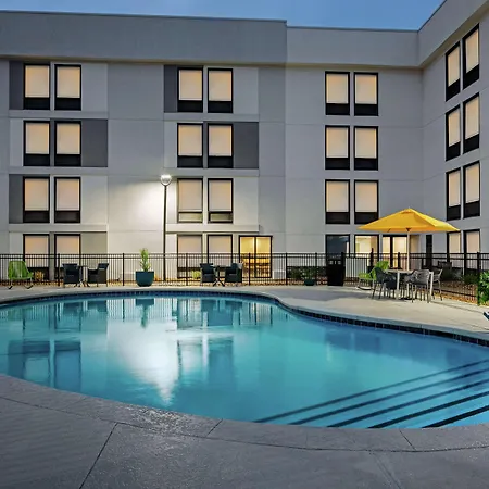 Hampton Inn Kansas City - Airport-2