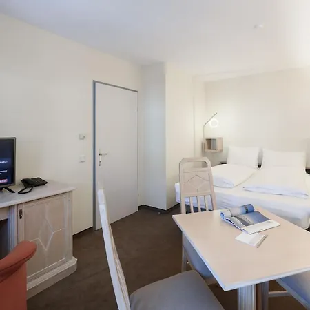 Crystls Aparthotel-3
