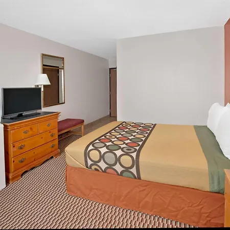 Super 8 By Wyndham Crystal Lake-2