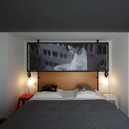 Zoom Hotel-2