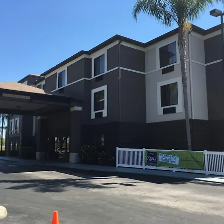 Clarion Pointe Lakeland I-4-3