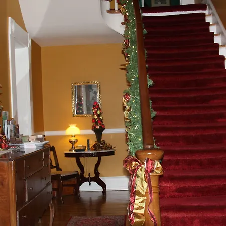 The Carriage Inn Bed And Breakfast-3