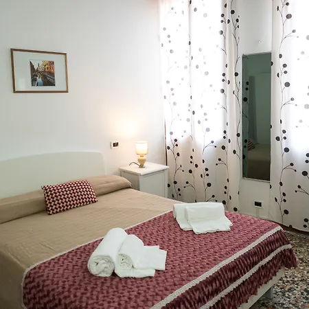Backpackers House Venice-2
