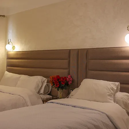 Hôtel Des Lilas-2