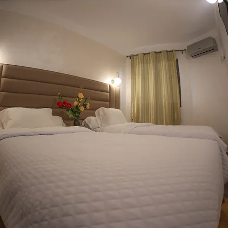 Hôtel Des Lilas-3