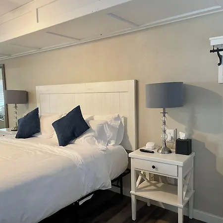 Blanco County Inn & Guesthouses-3
