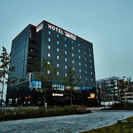 Hotel Wanted-3