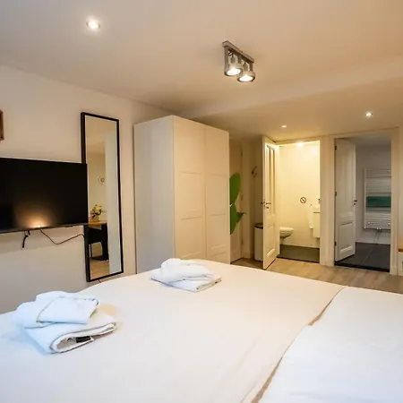Nassau Canal Suites - In The Heart Of The City-2