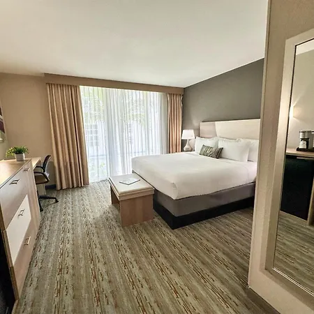 Best Western Plus Atlantic Beach Resort-3