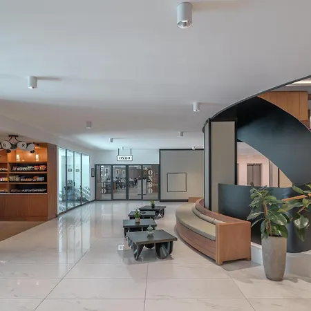 Hilton Geneva Hotel And Conference Centre-3