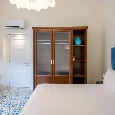 Palazzo Gargiulo Luxury Rooms & Suites-2