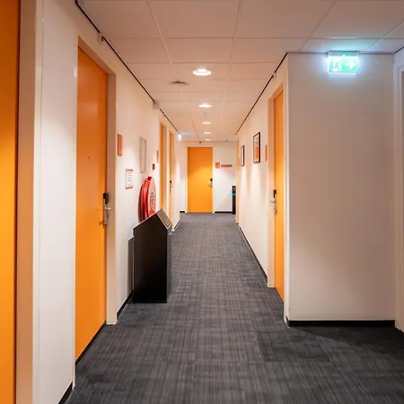 Easyhotel Amsterdam City Centre South-2
