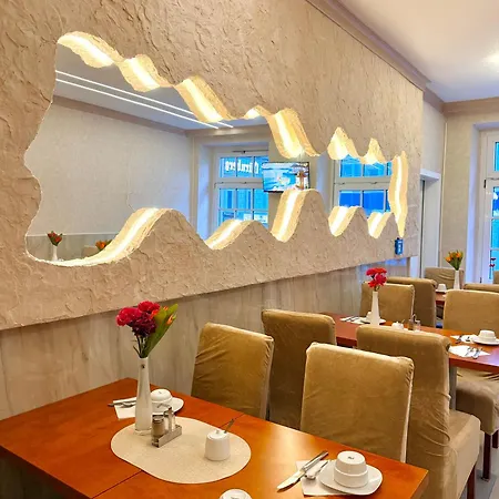 Hotel Condor-3