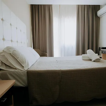 Hotel Holiday-2