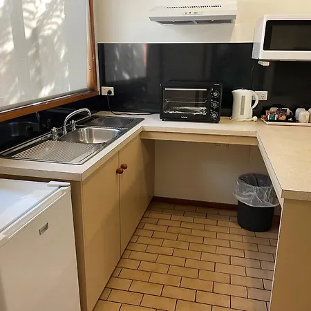Ambassador Motor Inn-3
