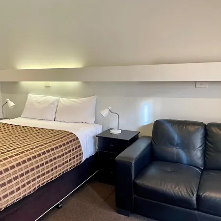Ambassador Motor Inn-2