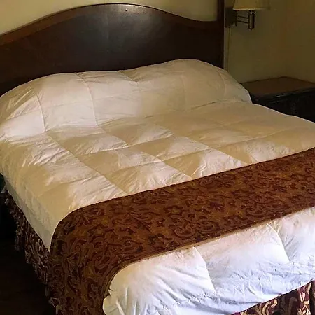 Frontier Motel-3