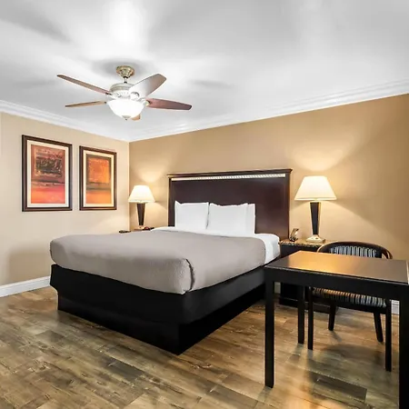 Quality Inn & Suites Santa Maria-3