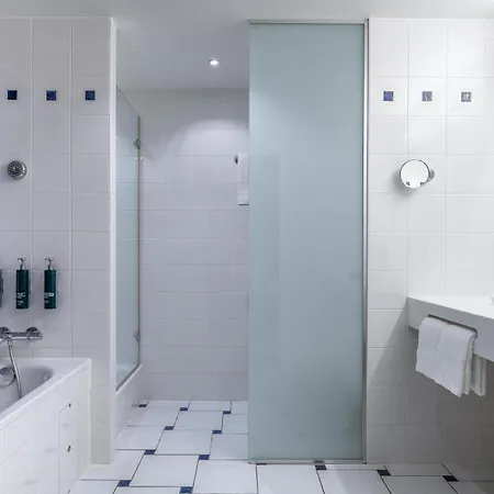 Hilton Geneva Hotel And Conference Centre-2