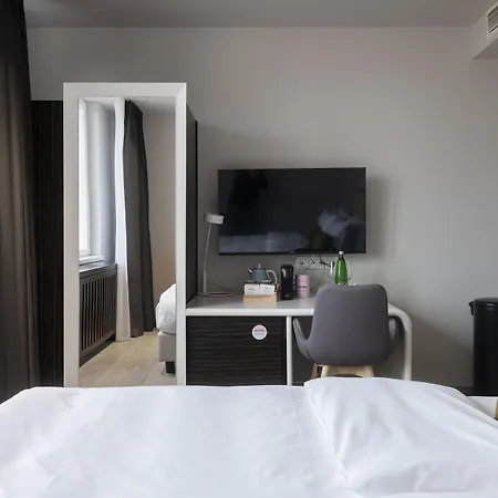 Numa Prague Poise-3