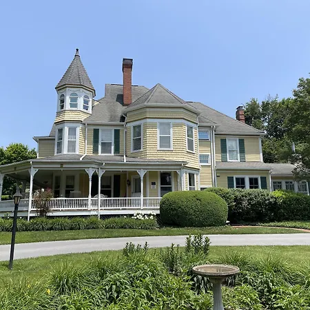 The Oaks Victorian Inn-3