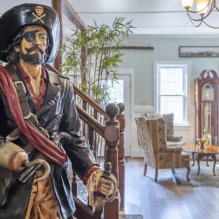 Blackbeard'S Lodge-2