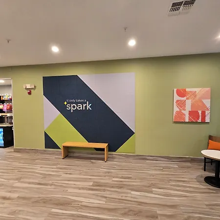 Spark By Hilton Selma-3