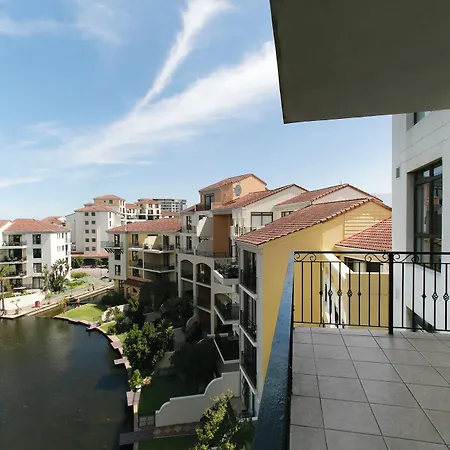 Island Club Hotel & Apartments-3