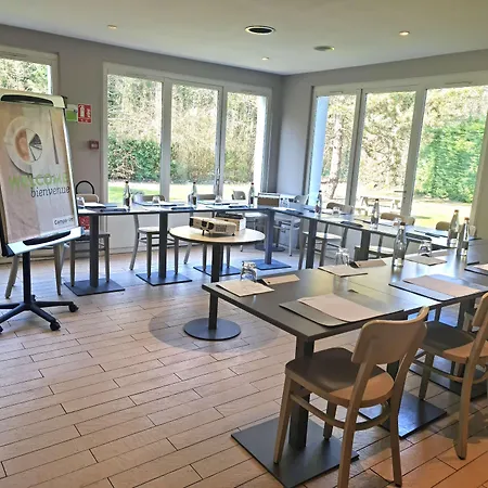 Campanile Hotel Chantilly-2