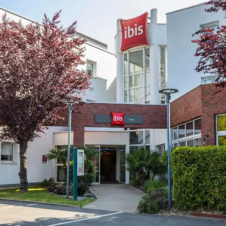 Ibis Massy-3