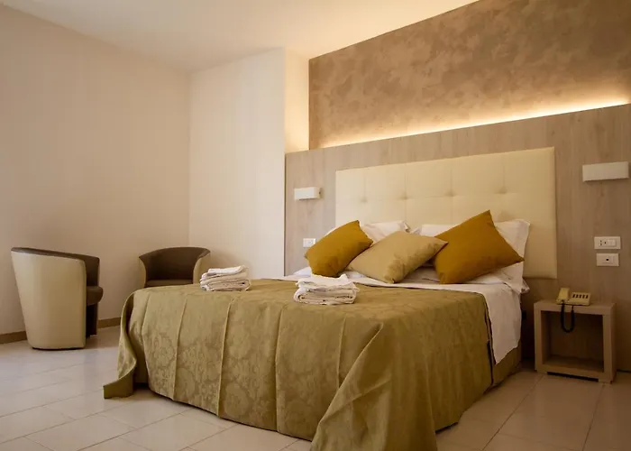 Falcon Hotel