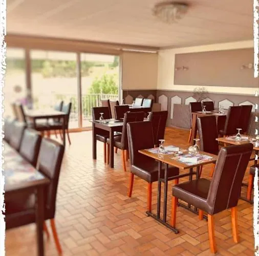Hôtel le Bretagne et Restaurant Le Papillon