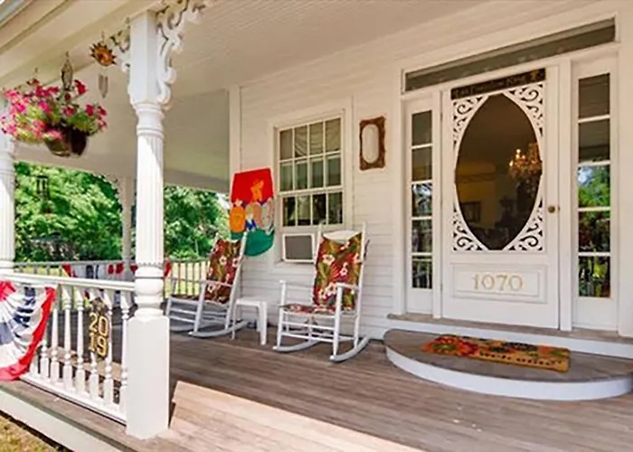 West Tisbury Inn