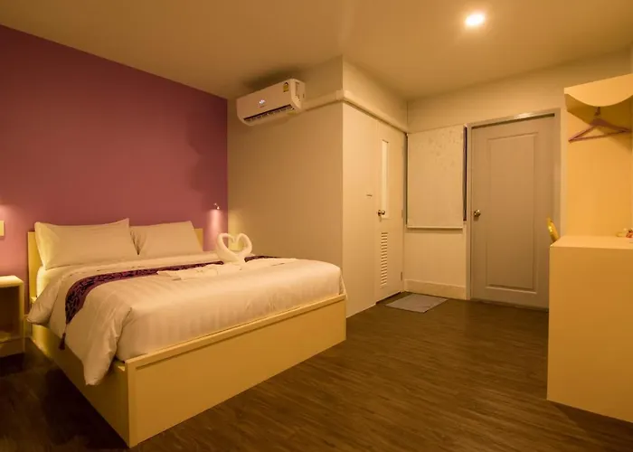 Thap Sakae Hotel