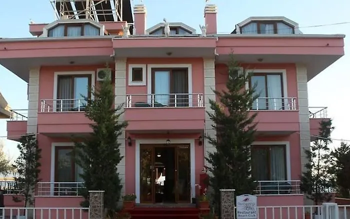 Pembe Koesk Otel